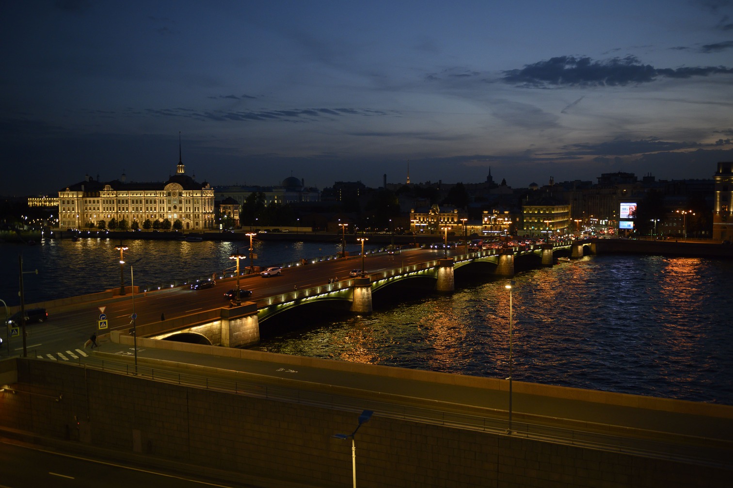 Пироговская набережная 7 DOM